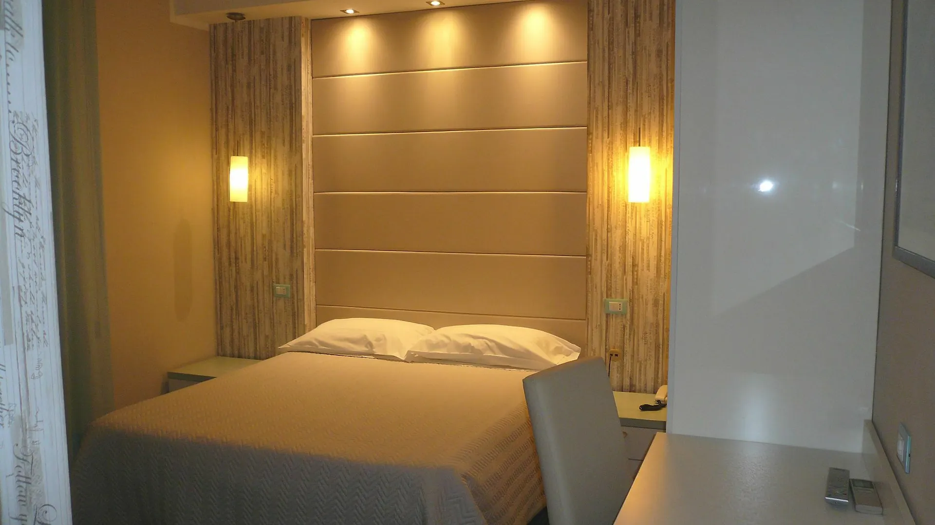 Hotel Europa Parking Livorno 3*,